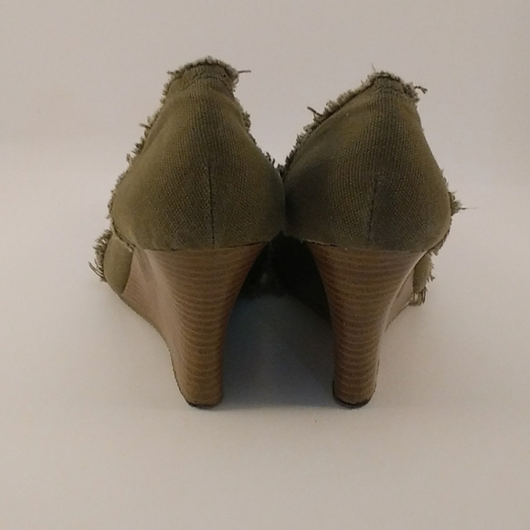 Spot On Gloria- 4 Women's Size 8.5 Canvas Green Stacked Wedge Heels. - Picture 3 of 12